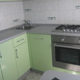 ъглова кухня с мивка в ъгъла идеи за интериор