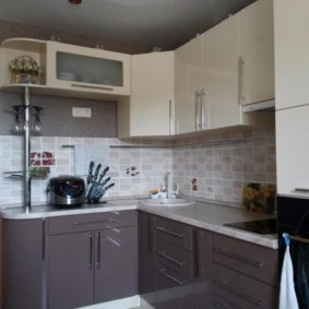 ъглова кухня с мивка в ъгъла видове дизайн