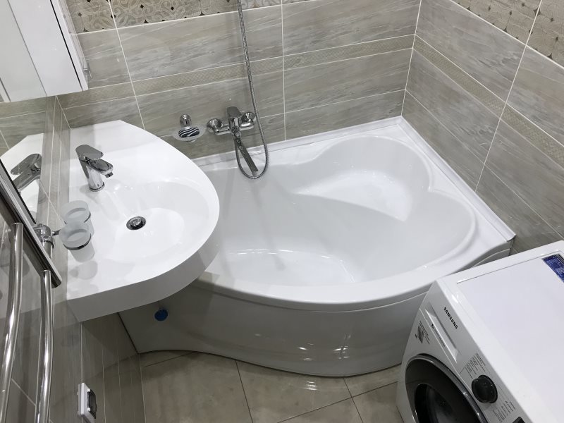 Compact corner bath in a small bathroom