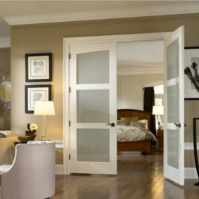 Plancher en bois laqué