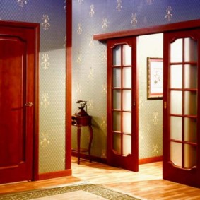 Portes marron en bois