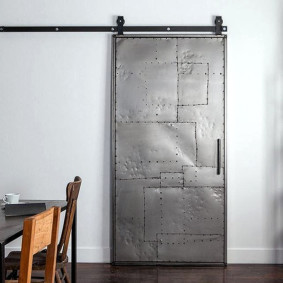 Porte coulissante en acier