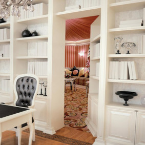 Porte secrète dans le bureau à domicile