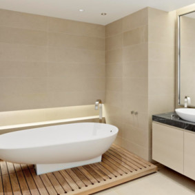 Murs lisses dans la salle de bain