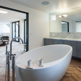 Parquet dans la salle de bain