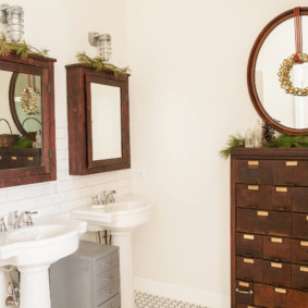 Banyo iç eski dolap