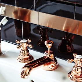 Siyah seramik karolar