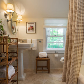 Banyoda bambu yapılmış raf