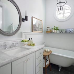 Küçük yuvarlak pencere