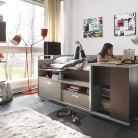 Meubles combinés dans la chambre des enfants