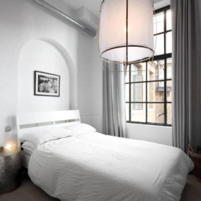 Immense lampe avec abat-jour en tissu