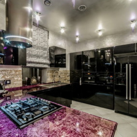 Fogão na bancada de pedra