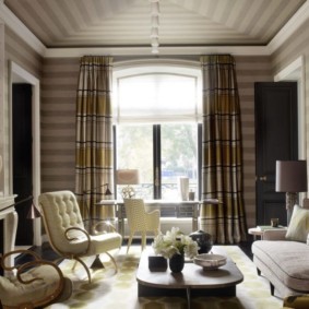 Salon confortable dans un appartement de maison de panneau