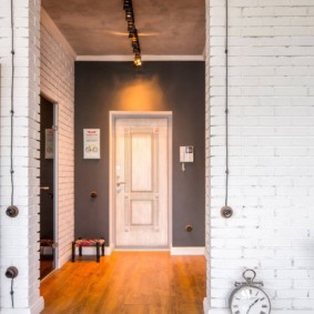 Horloge au sol avec chiffres romains