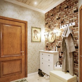 Mobilier lumineux dans un couloir de style industriel