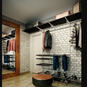 Système de stockage ouvert dans le couloir