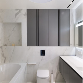 Grande lampe au plafond blanc