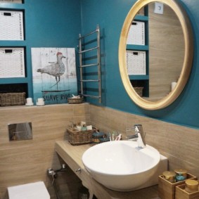 Miroir rond dans un cadre fin