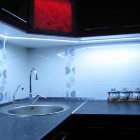 Мивка с кръгла ъгъл