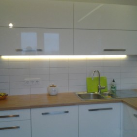 Кухненска мивка в дървен плот