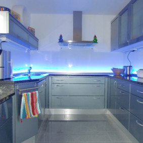 U-образен комплект за малка кухня