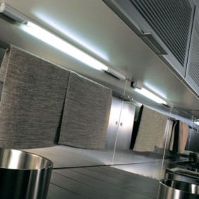 Сиви кухненски кърпи със стоманен парапет