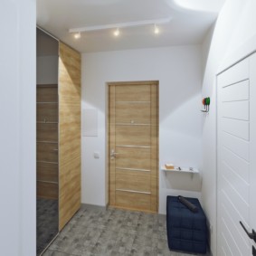 Projecteurs sur le plafond blanc