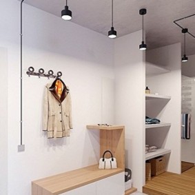 Lampes suspendues sur cordons noirs