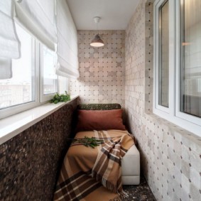 Balcon en mosaïque de céramique