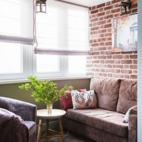 Canapé pliant sur une loggia confortable