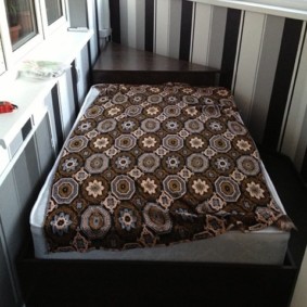 Coin nuit sur une petite loggia