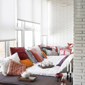 Stores enrouleurs en blanc