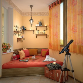 Télescope dans la chambre des enfants sur la loggia