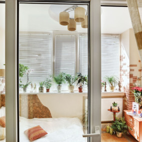 Porte de balcon en plastique blanc