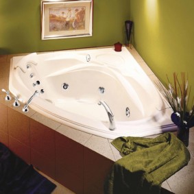 Khăn xanh trong phòng tắm