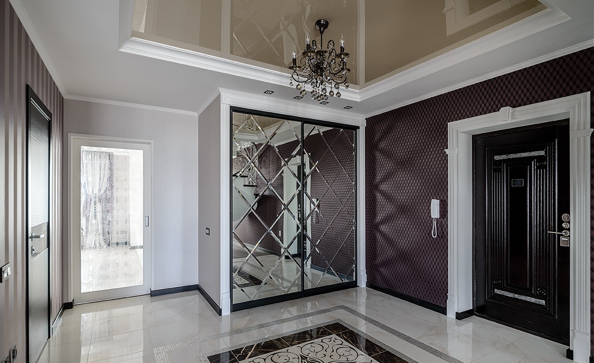 couloir avec conception de photo de plafond de cloison sèche