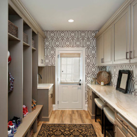 ممر في الشقة