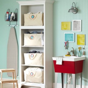 giỏ giặt trong ảnh nội thất phòng tắm