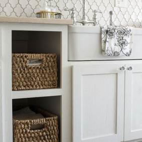 giỏ giặt trong phòng tắm