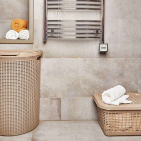 giỏ giặt trong phòng tắm