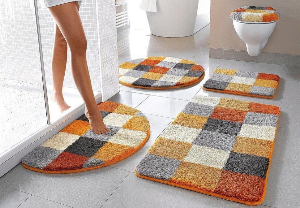 Banyo zeminindeki yumuşak çek paspas