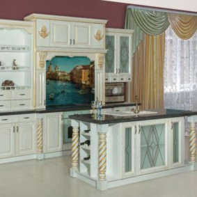 bucătărie cu vedere la patină