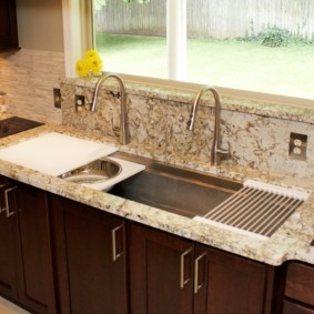 cocina con fregadero en la ventana ideas