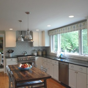 cocina con fregadero junto a la ventana opciones fotográficas