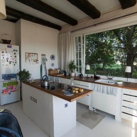 cocina con fregadero junto a la ventana opciones fotográficas