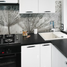 cocina con fregadero junto a la ventana ideas para fotos