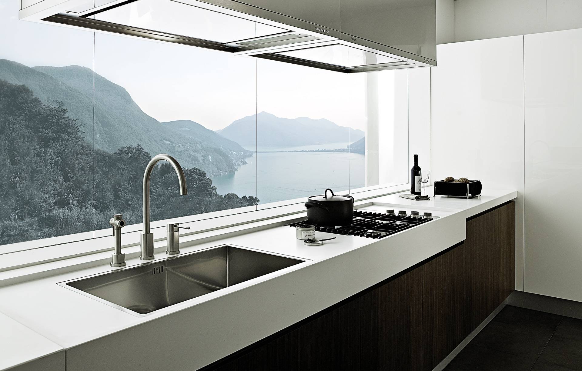 cocina con fregadero junto a la ventana ideas de diseño