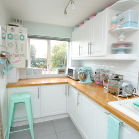 Küche mit einem Fenster im Arbeitsbereich Ideen Fotos