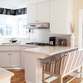 küche mit fenster im arbeitsbereich der idee