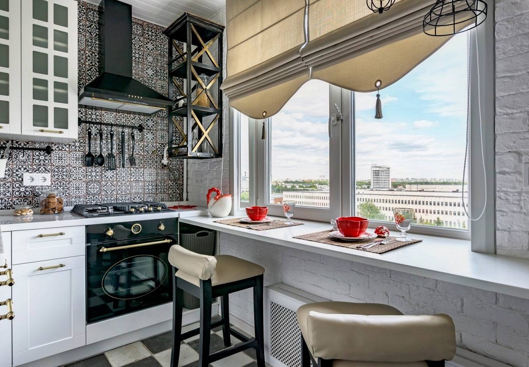 Küche mit Fenster im Arbeitsbereich Loft